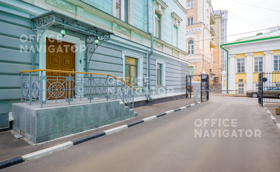 Продажа офиса 128.6 м², 1 этаж, в бизнес-центре Леонтьевский пер., 11
