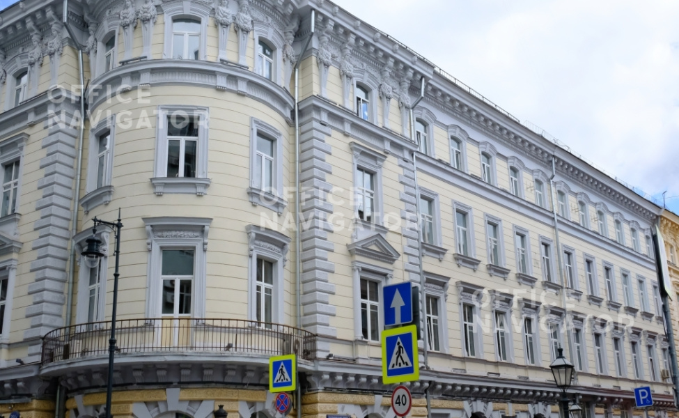 Аренда офиса 240 м², 1 этаж, в бизнес-центре Петровка ул., 20/1
