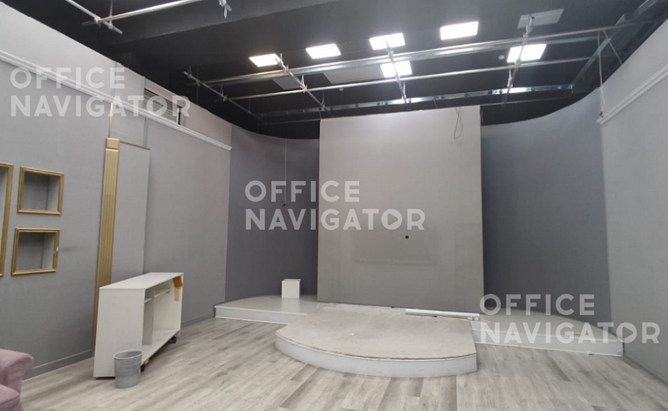 Аренда офиса 973.7 м², 1 этаж, в бизнес-центре Новоостаповский
