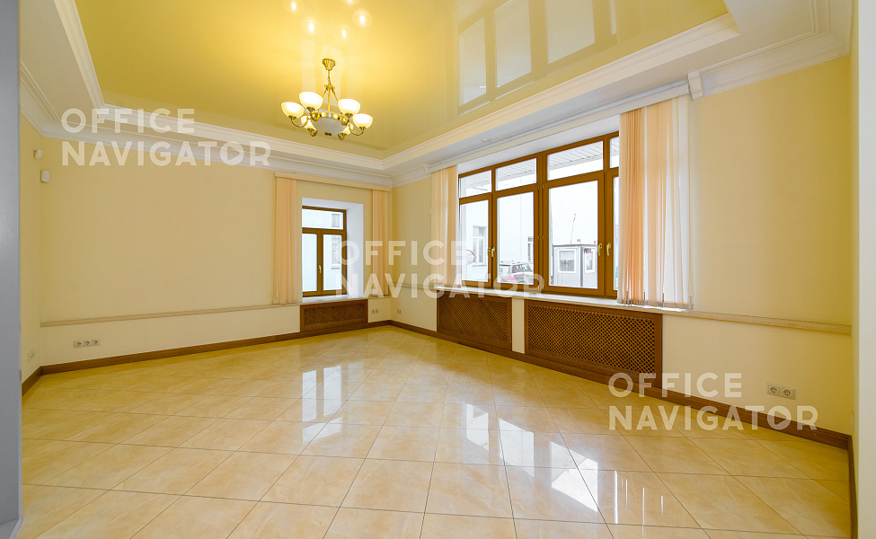 Продажа офиса 128.6 м², 1 этаж, в бизнес-центре Леонтьевский пер., 11
