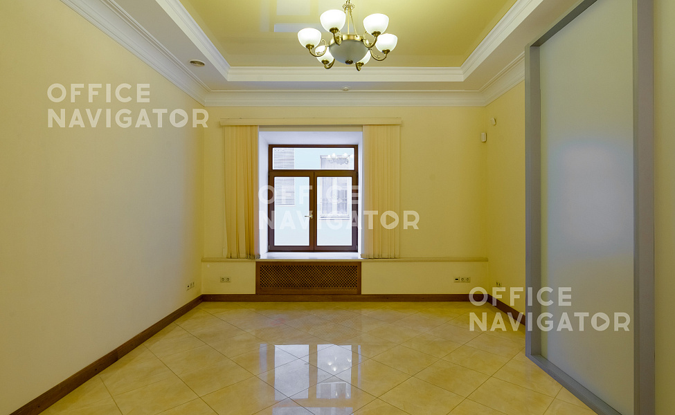 Продажа офиса 128.6 м², 1 этаж, в бизнес-центре Леонтьевский пер., 11
